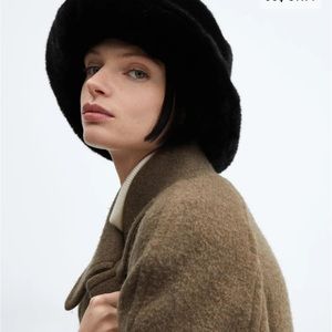 BLOOMINGDALE’S BLACK FAUX FUR SOFT FUZZY HAT NWOT CIRCA 2000